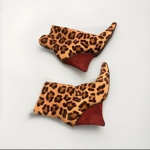 Stuart Weitzman leopard print wedge heeled boots 8.5 M
